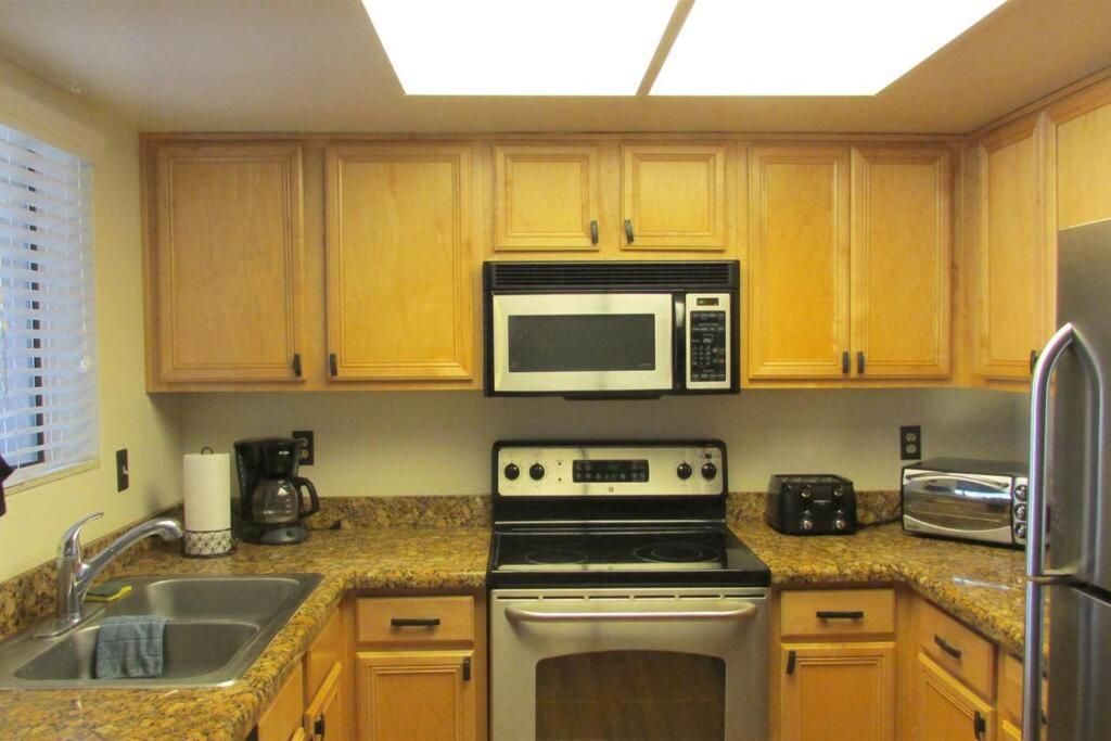 Condo With Heated Pool, Hot Tub, Near Walking Paths غلينديل، كاليفورنيا المظهر الخارجي الصورة