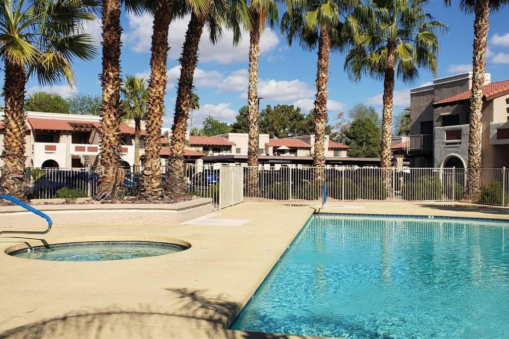 Condo With Heated Pool, Hot Tub, Near Walking Paths غلينديل، كاليفورنيا المظهر الخارجي الصورة